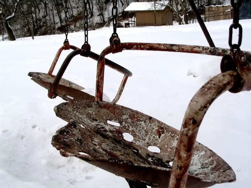Metal Swing Sets: Everything You Need to Know 2 Untitled design 2021 06 28T081113.883